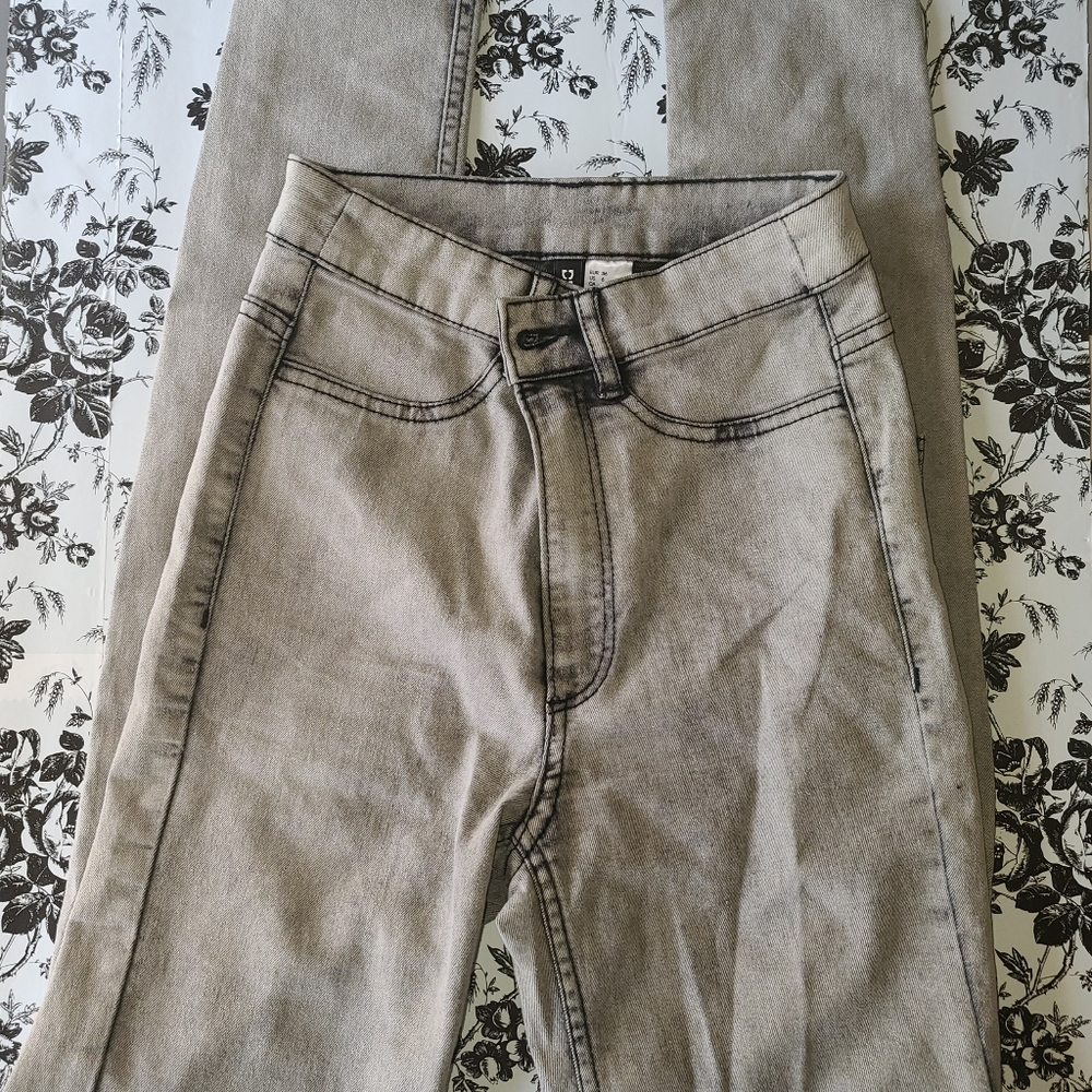 H&M Light Gray High Rise Skinny Jeans Size 6